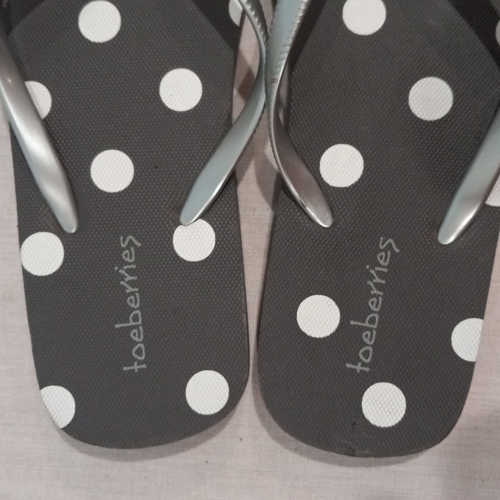 Flip Flops - Picture 7 of 9